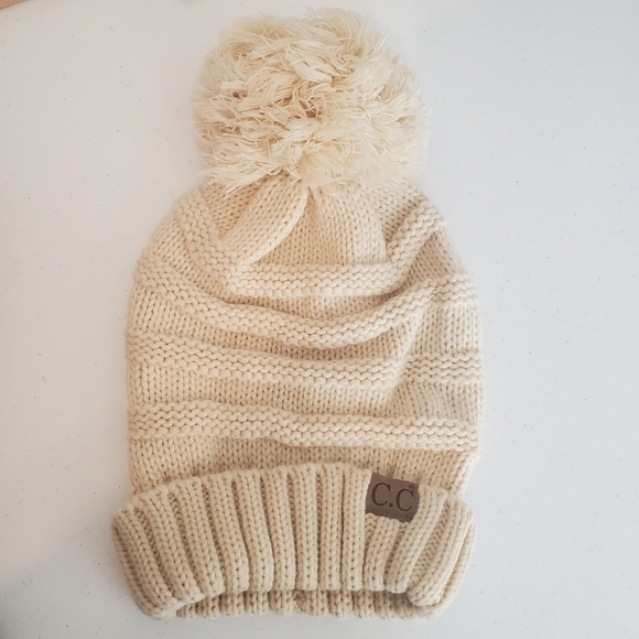 C.c. Cableknit Beanie Cream Acylic Winter Hat Pom Pom Knit Winter - Picture 6 of 6